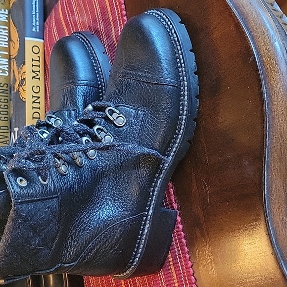 Frye Samantha boots - Picture 1 of 5